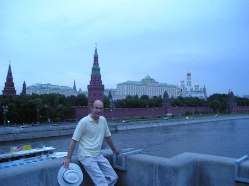 03  7  7  Neal on bridge over Moscow R. with Kremlin bgrnd  P7070287 reduc40pct